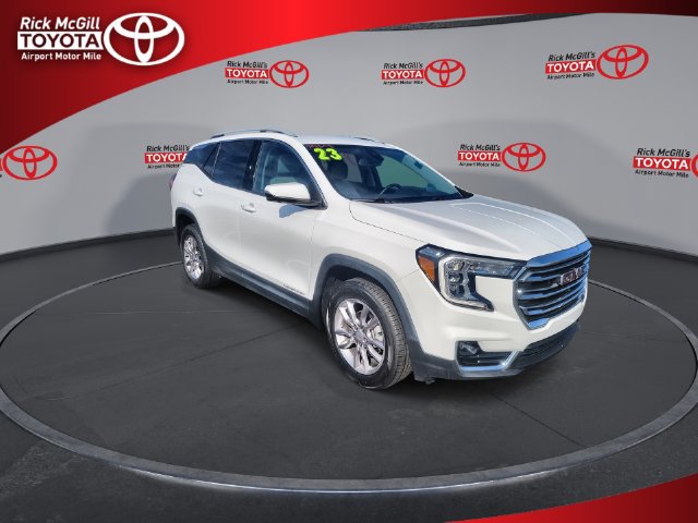 Used 2023 GMC Terrain SLT w/ Tech Package AWD/4WD image 2