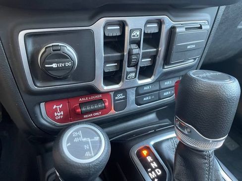 Used 2025 Jeep Gladiator Mojave w/ Convenience Group AWD/4WD image 28