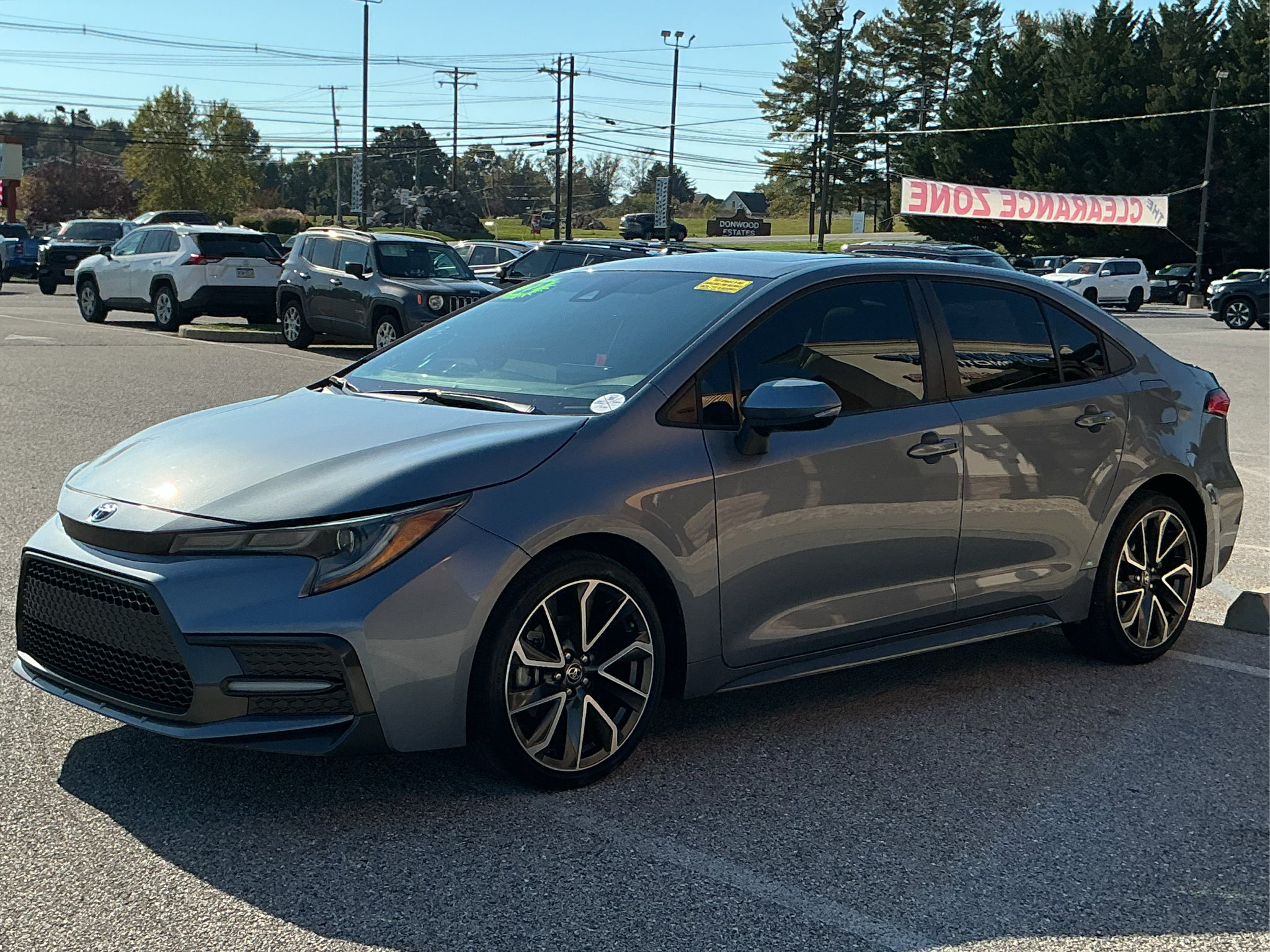 Used 2022 Toyota Corolla SE w/ SE Premium Package FWD image 8