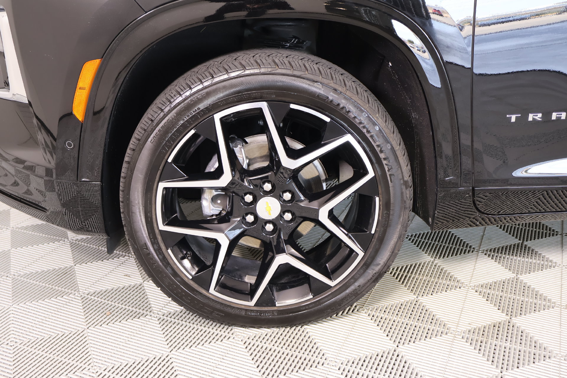 Used 2025 Chevrolet Traverse High Country FWD image 18