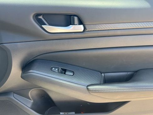 Used 2025 Nissan Altima 2.5 SV image 32