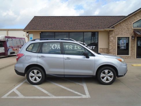 Used 2016 Subaru Forester 2.5i w/ Alloy Wheel Package image 4