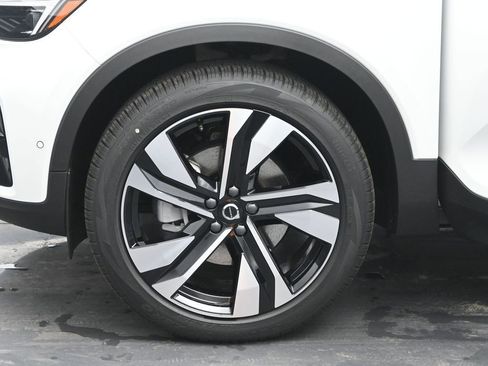 New 2025 Volvo XC40 B5 Plus w/ Protection Package Premier image 29