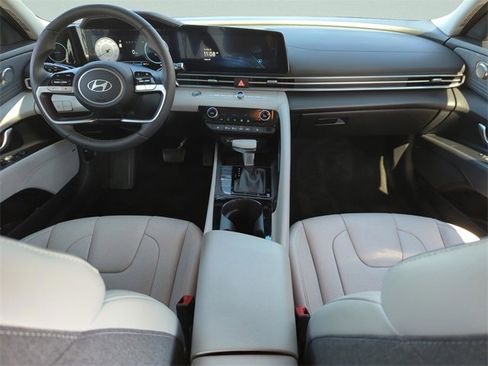 Used 2025 Hyundai Elantra Limited image 23