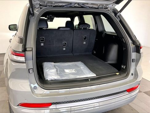 New 2027 Jeep Grand Cherokee Limited AWD/4WD image 11