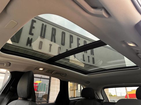 Used 2025 Volvo XC60 B5 Plus image 23