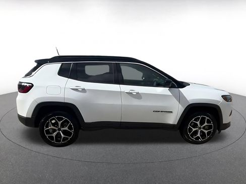 Used 2025 Jeep Compass Limited AWD/4WD image 16