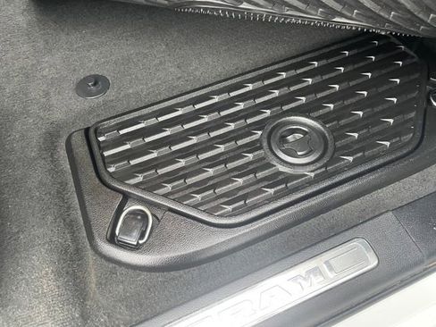 Used 2022 RAM 1500 Laramie AWD/4WD image 39