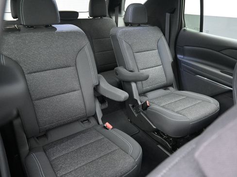 Used 2025 Chevrolet Traverse LT FWD image 31