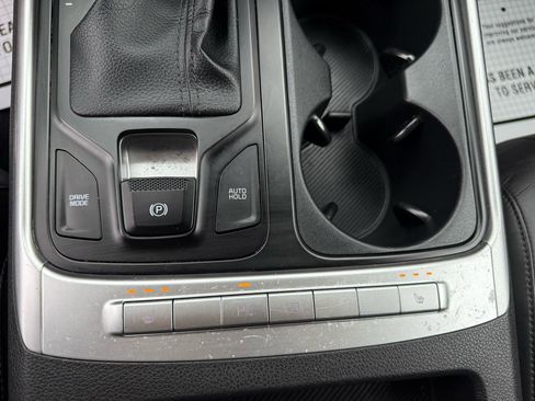 Used 2025 Kia Carnival image 8