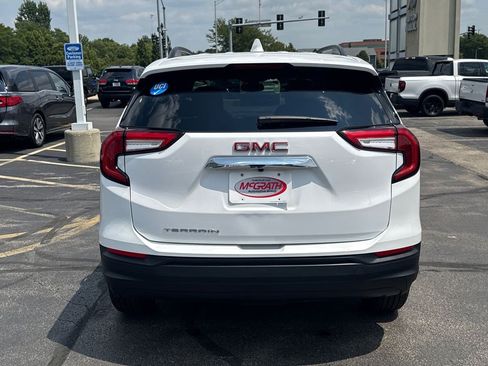Used 2024 GMC Terrain SLE w/ Driver Convenience Package FWD image 10