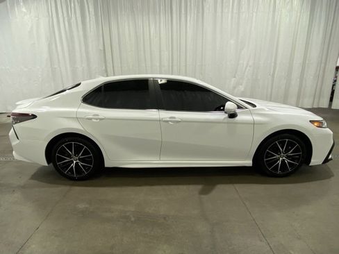 Certified 2024 Toyota Camry SE image 3
