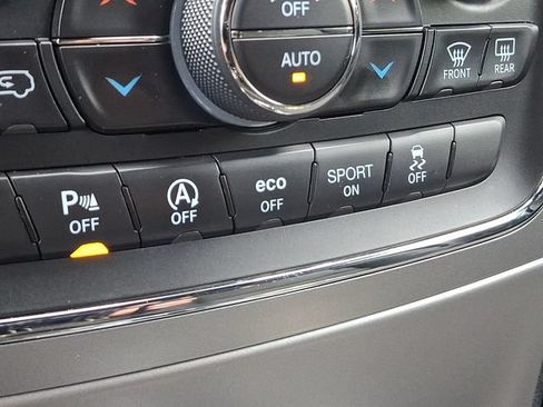 Used 2018 Jeep Grand Cherokee Laredo AWD/4WD image 23