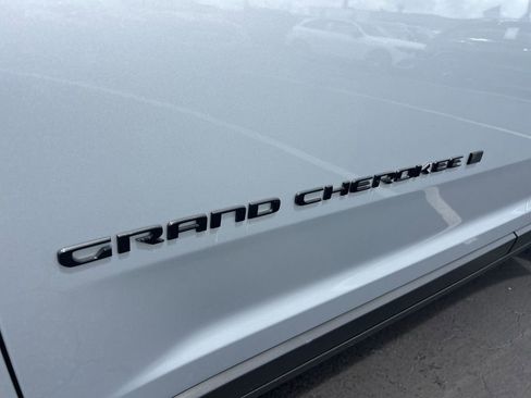 Used 2025 Jeep Grand Cherokee L Altitude RWD image 19