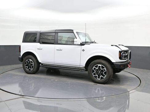 Used 2023 Ford Bronco Outer Banks image 17