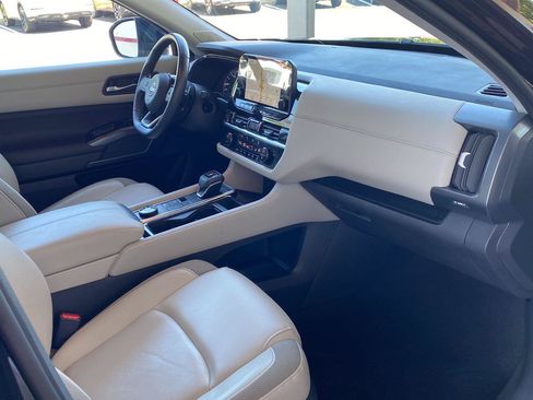 Certified 2023 Nissan Pathfinder SL w/ SL Premium Package AWD/4WD image 31