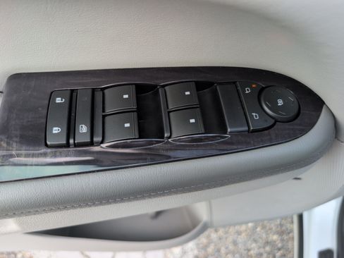 Used 2017 Buick Enclave Leather FWD image 19