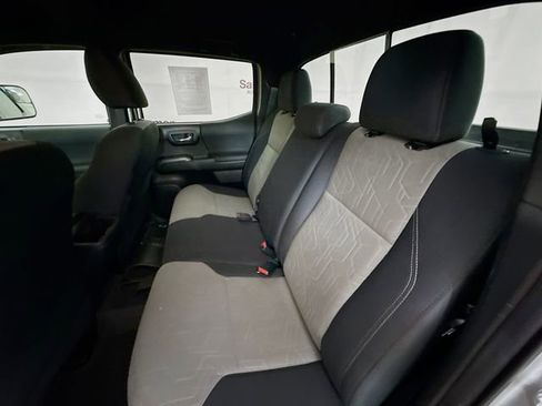 Used 2022 Toyota Tacoma TRD Off-Road image 22
