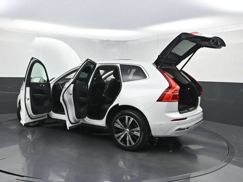 Used 2023 Volvo XC60 B5 Plus FWD image 35