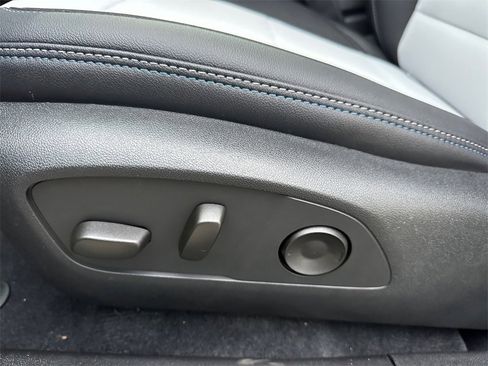 New 2026 Chevrolet Equinox EV LT image 10