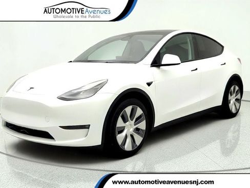 Used 2023 Tesla Model Y Long Range AWD/4WD image 1