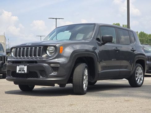 Used 2023 Jeep Renegade Latitude AWD/4WD image 11