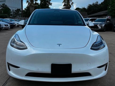 Used 2022 Tesla Model Y Long Range AWD/4WD image 2