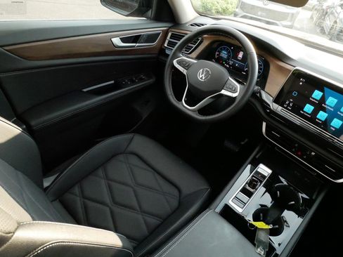 Certified 2026 Volkswagen Atlas SE AWD/4WD image 9
