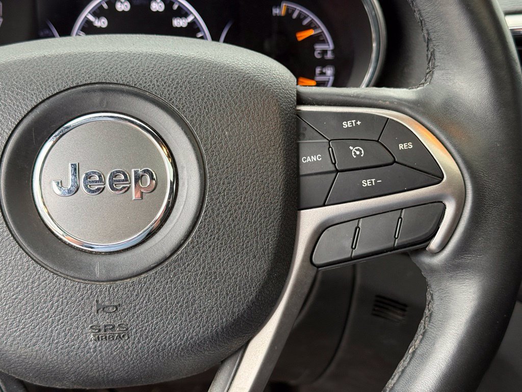 Used 2018 Jeep Grand Cherokee Altitude AWD/4WD image 16
