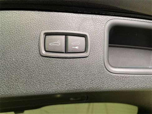 Used 2025 Porsche Macan image 21