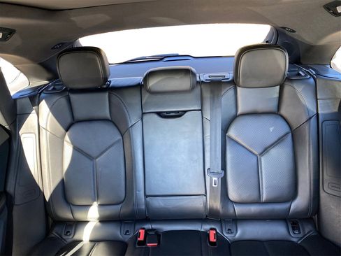 Used 2018 Porsche Macan S image 26