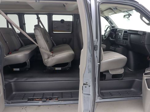 Used 2017 Chevrolet Express 2500 LS RWD image 12