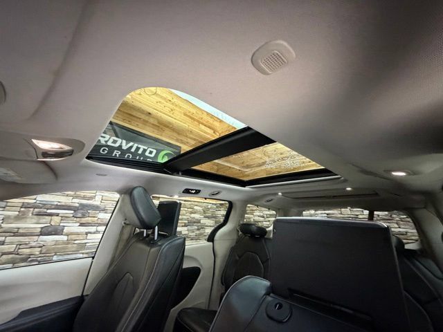Used 2017 Chrysler Pacifica Limited w/ UConnect Theater Package FWD image 27