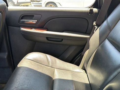 Used 2014 Chevrolet Tahoe LTZ RWD image 32