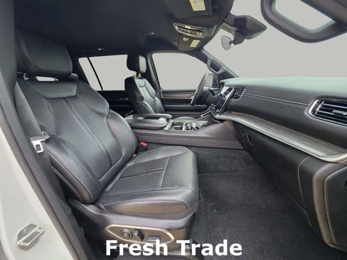 Used 2023 Jeep Wagoneer L Series II image 11