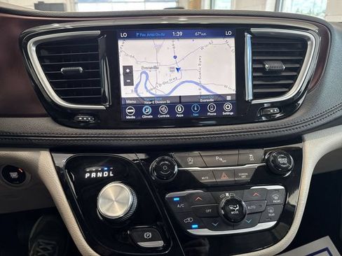 Used 2019 Chrysler Pacifica Limited FWD image 23