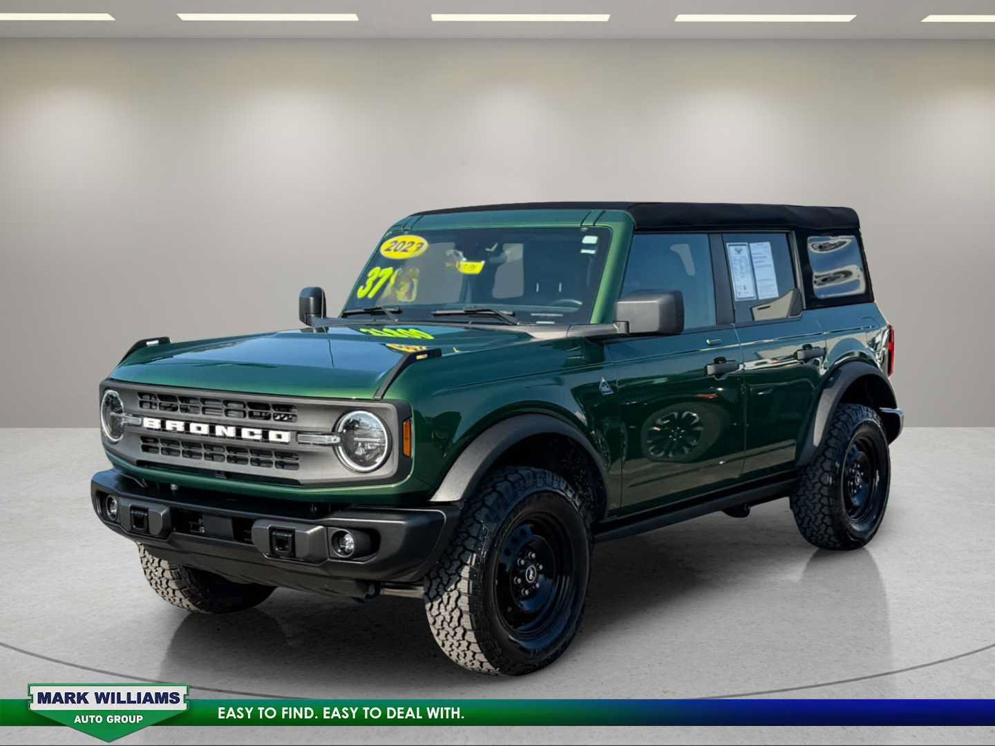 Used 2023 Ford Bronco Black Diamond AWD/4WD image 4