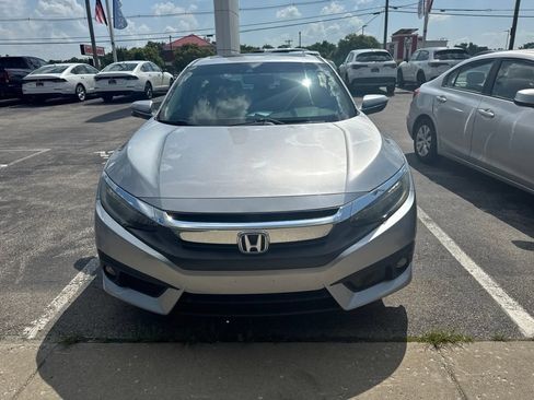 Used 2016 Honda Civic Touring image 3