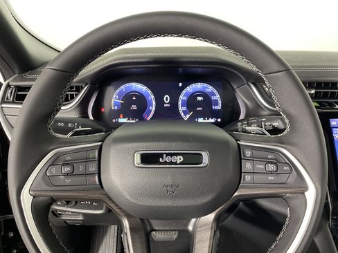 New 2025 Jeep Grand Cherokee Limited image 19