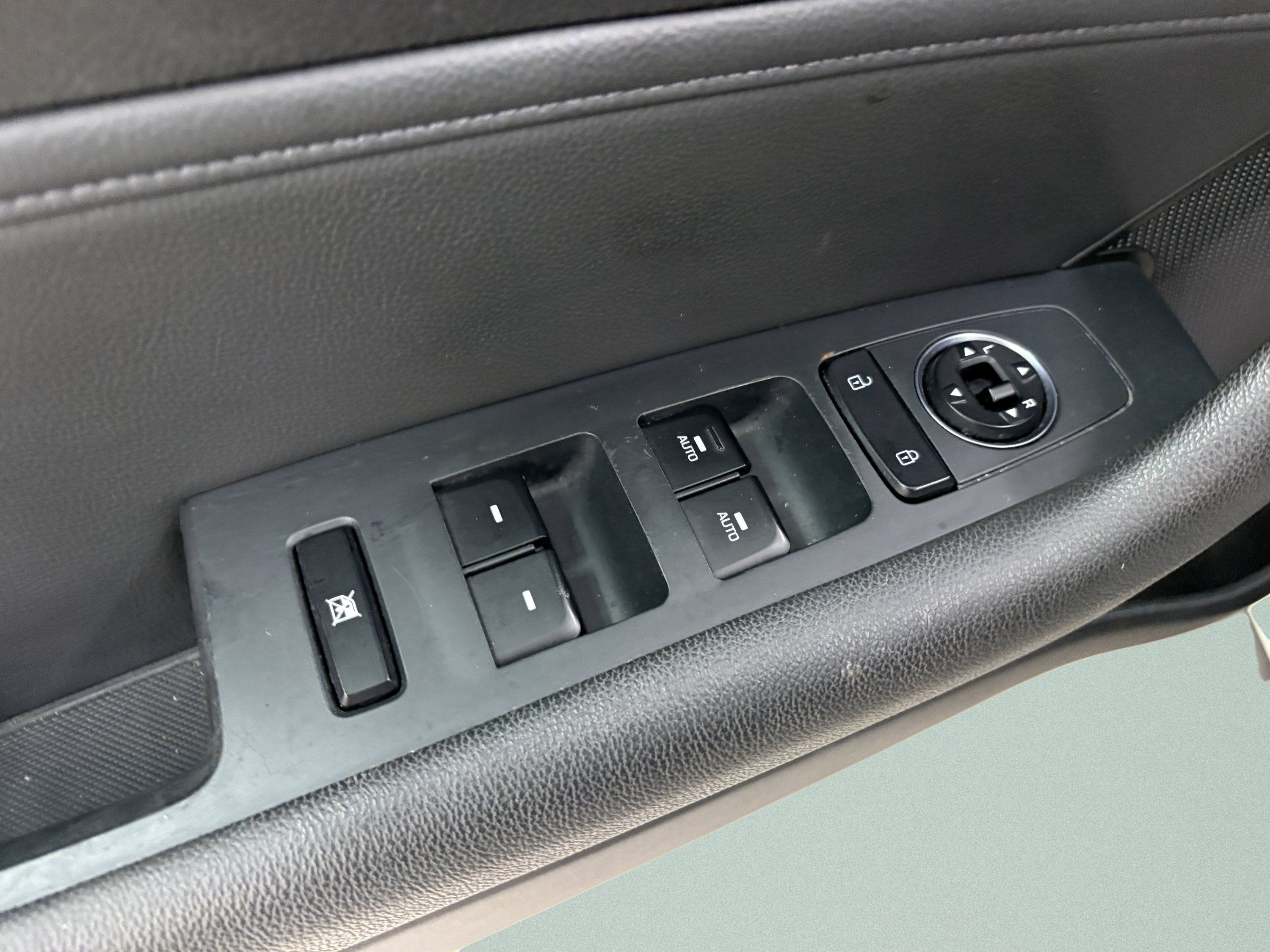 Used 2016 Hyundai Sonata Limited FWD image 23