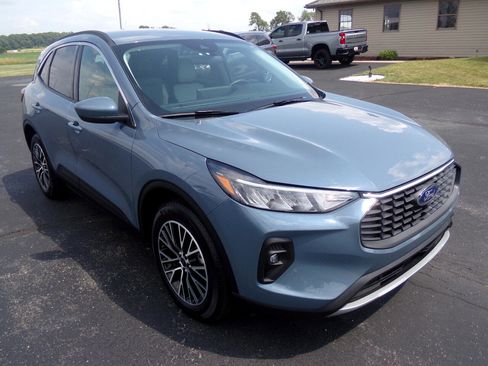 Used 2023 Ford Escape SE image 7