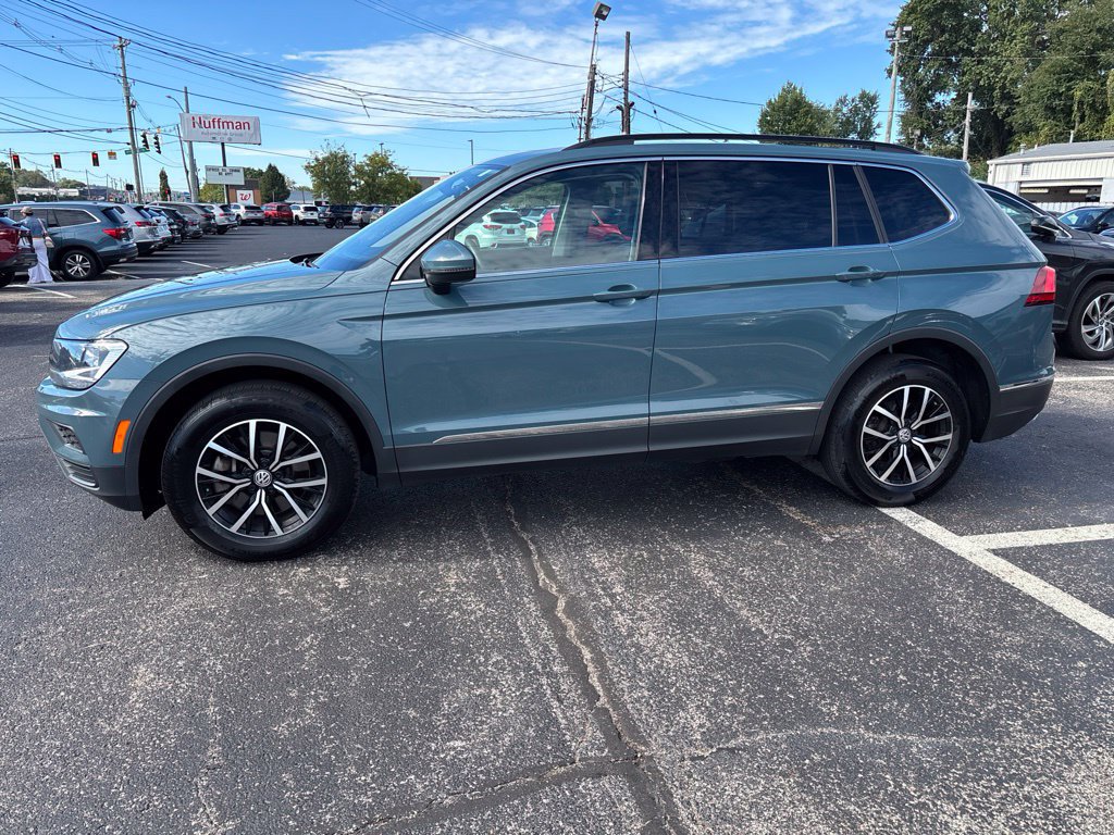 Used 2021 Volkswagen Tiguan SE w/ Panoramic Sunroof Package AWD/4WD image 4