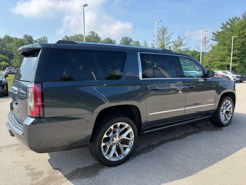 Used 2020 GMC Yukon XL Denali w/ Denali Premium Package AWD/4WD image 4