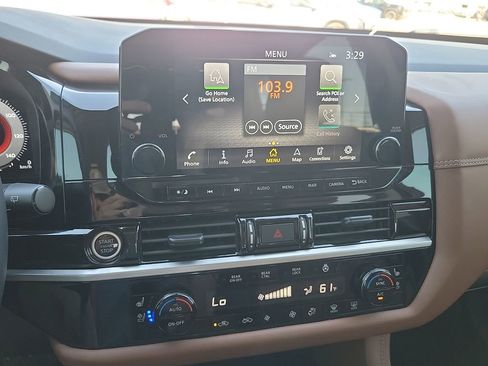 Used 2024 Nissan Pathfinder Platinum w/ Black Appearance Package FWD image 22