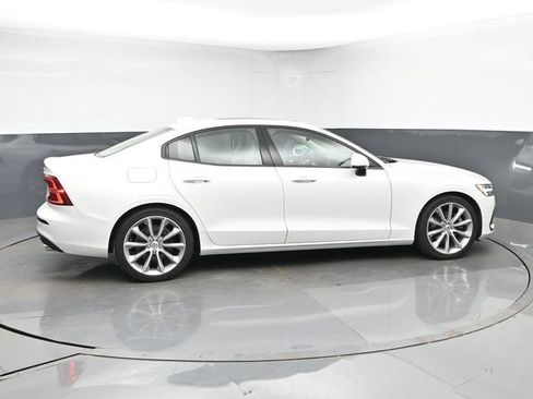 Used 2021 Volvo S60 T5 Momentum w/ Premium Package FWD image 9