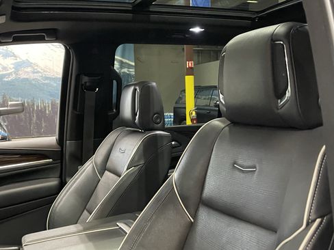 Used 2023 Cadillac Escalade ESV Premium Luxury AWD/4WD image 20