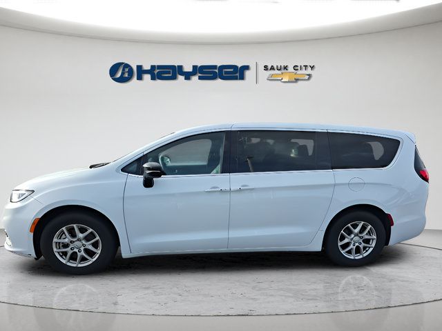 Used 2026 Chrysler Pacifica Select FWD image 7