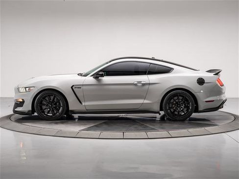 Used 2017 Ford Mustang Shelby GT350 image 2