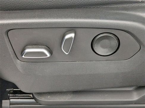 Used 2023 GMC Yukon Denali image 15