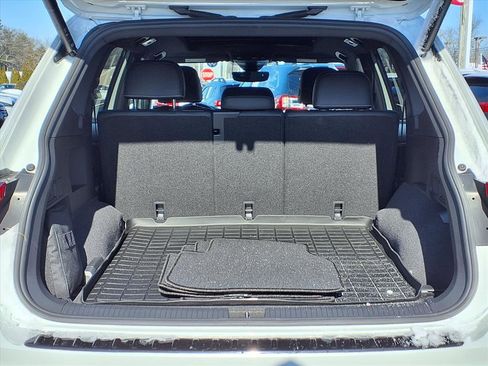 Certified 2022 Volkswagen Tiguan SEL R-Line image 15